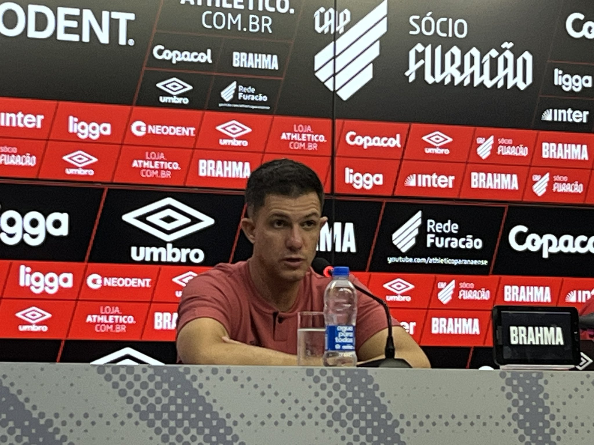 Barbieri, em coletiva pós-jogo. Athletico vence por 2 a 1