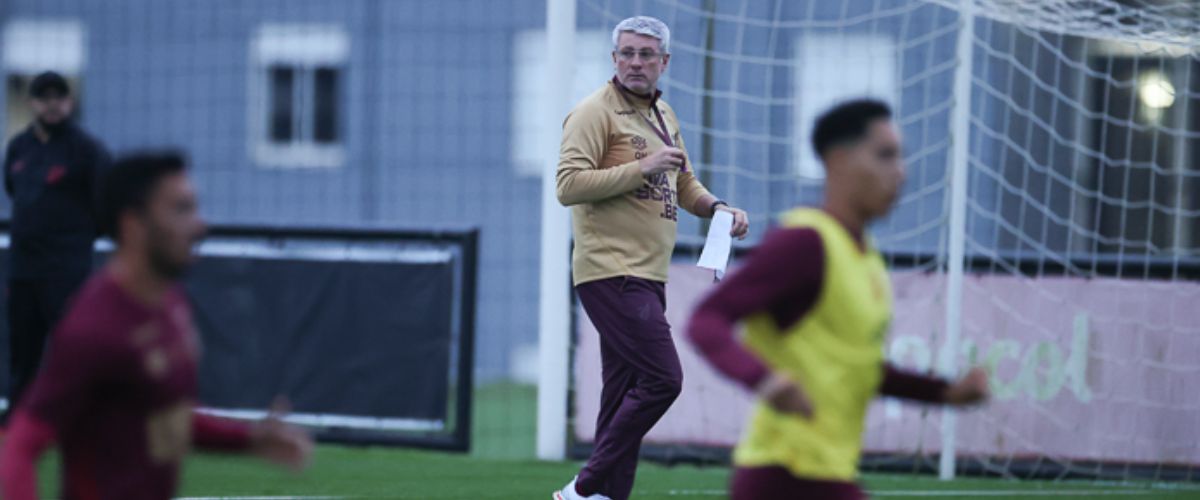 Novo técnico do Furacão é apresentado ao elenco