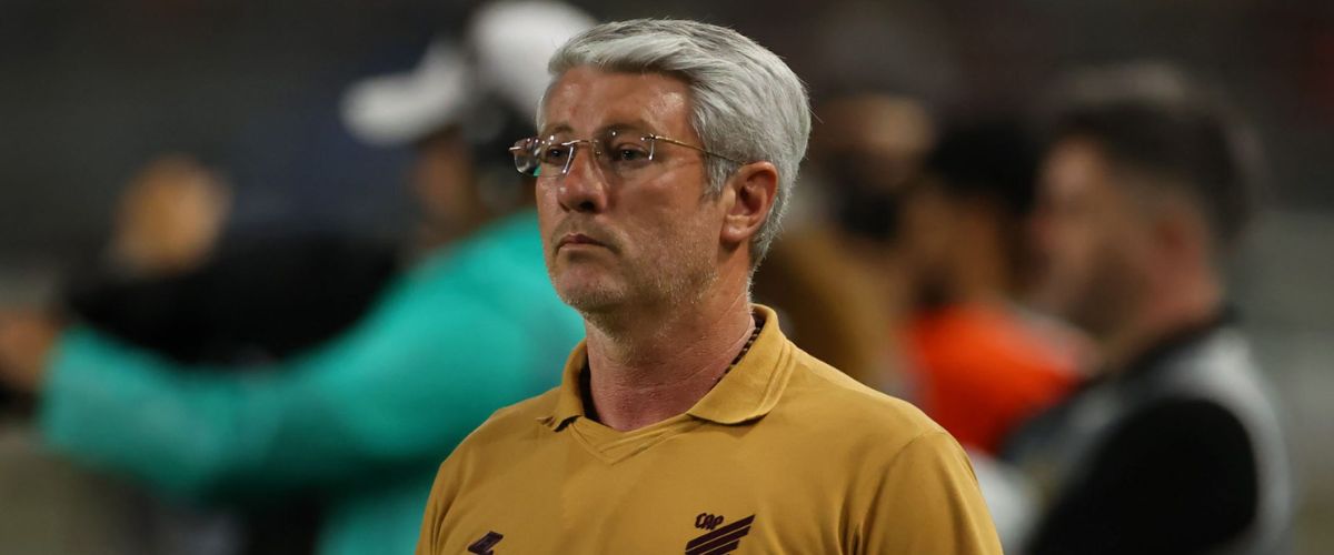 Entenda o que impede Odair Hellmann de ser demitido do Athletico