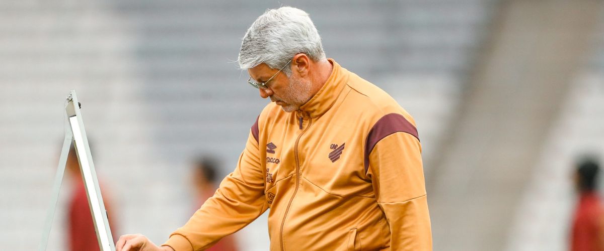 Escalação do Athletico Odair tende a repetir o time para encarar o CRB