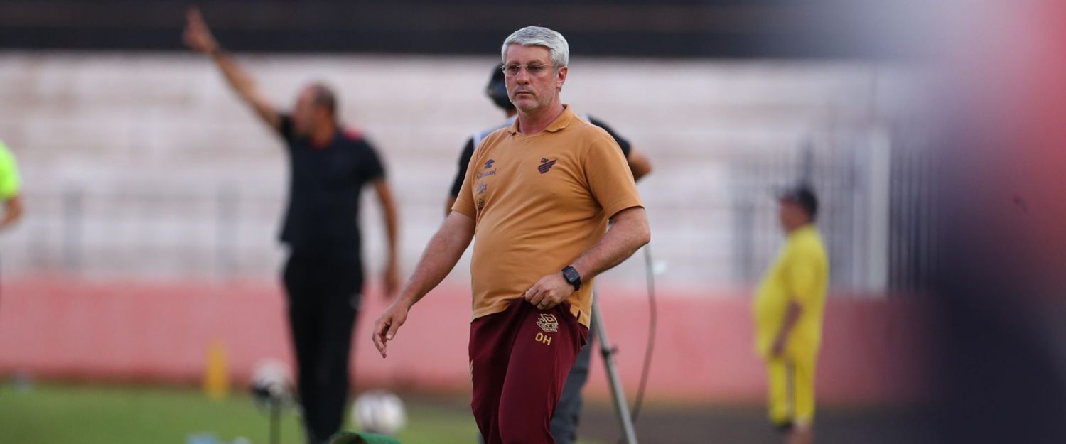 Odair surpreende na escalação do Athletico para enfrentar o Corinthians