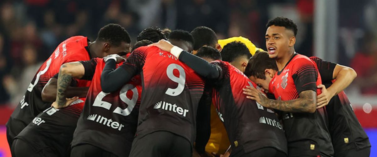 Athletico enfrenta o Coritiba com a necessidade de vitória para se manter na briga por vaga no G4