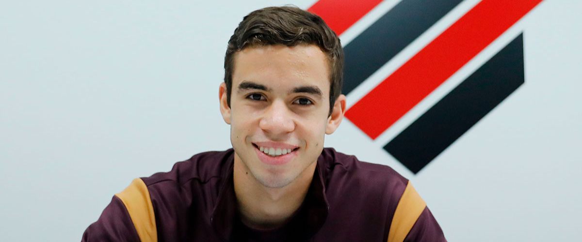 Athletico firma renovação de contrato com Dudu por cinco anos