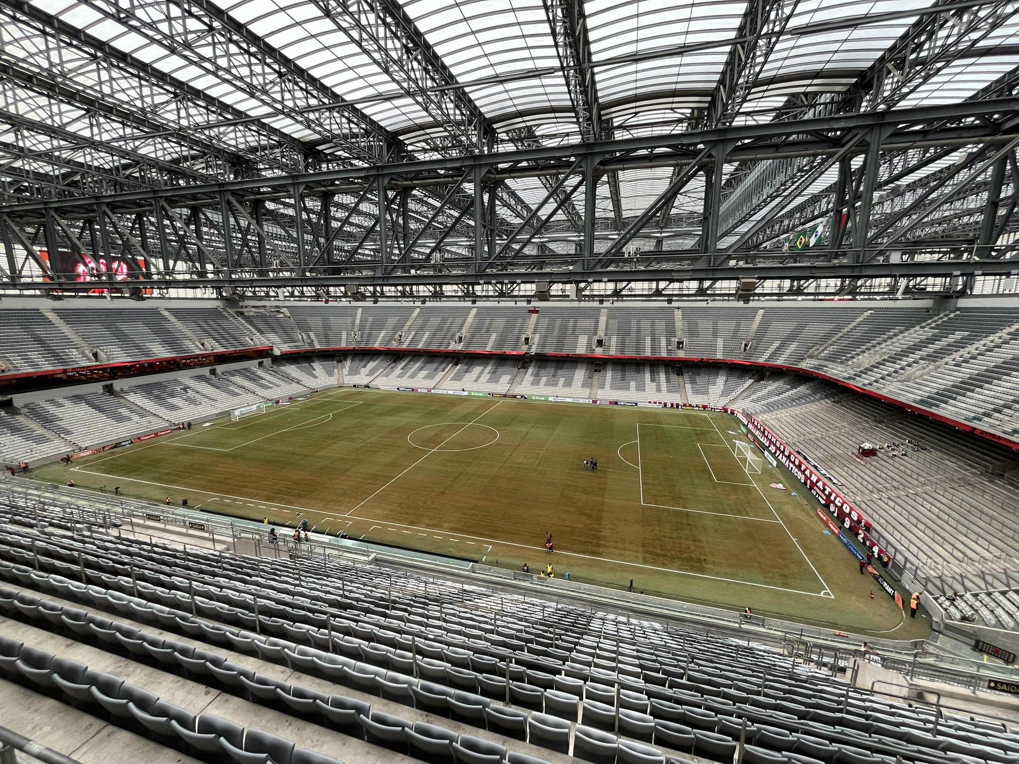 De heroi a recente vilão; Gramado sintético da Arena da Baixada completa 10 anos